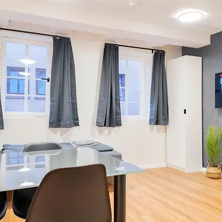 Daire Alfa 2z-apartment 4 Betten Smarttv Wlan Nahe Wasen Daimler L Bad & Kueche L 2br 4 Beds Kitchen Bathroom Stuttgart