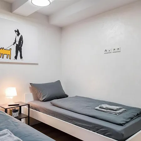 Alfa 2z-apartment 4 Betten Smarttv Wlan Nahe Wasen Daimler L Bad & Kueche L 2br 4 Beds Kitchen Bathroom *