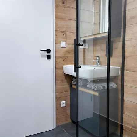 Alfa 2z-apartment 4 Betten Smarttv Wlan Nahe Wasen Daimler L Bad & Kueche L 2br 4 Beds Kitchen Bathroom 公寓