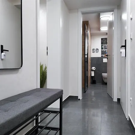 公寓 Alfa 2z-apartment 4 Betten Smarttv Wlan Nahe Wasen Daimler L Bad & Kueche L 2br 4 Beds Kitchen Bathroom