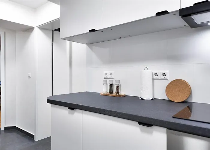 Alfa 2z-apartment 4 Betten Smarttv Wlan Nahe Wasen Daimler L Bad & Kueche L 2br 4 Beds Kitchen Bathroom Daire *