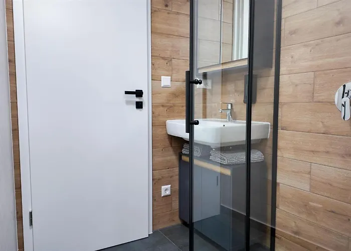 Alfa 2z-apartment 4 Betten Smarttv Wlan Nahe Wasen Daimler L Bad & Kueche L 2br 4 Beds Kitchen Bathroom Daire