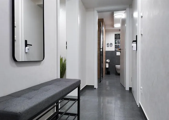 Daire Alfa 2z-apartment 4 Betten Smarttv Wlan Nahe Wasen Daimler L Bad & Kueche L 2br 4 Beds Kitchen Bathroom