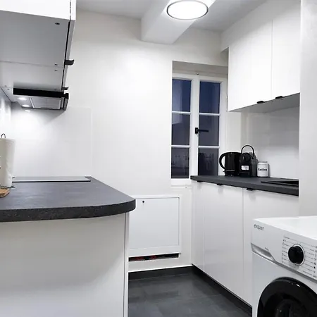 Alfa 2z-apartment 4 Betten Smarttv Wlan Nahe Wasen Daimler L Bad & Kueche L 2br 4 Beds Kitchen Bathroom شتوتغارت